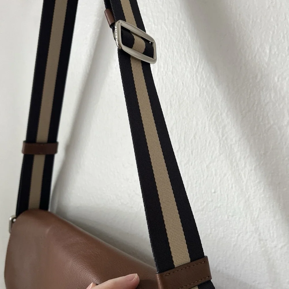 NWT COACH F28576 Charles Messenger Brown Leather $375 blue striped strap 10x13